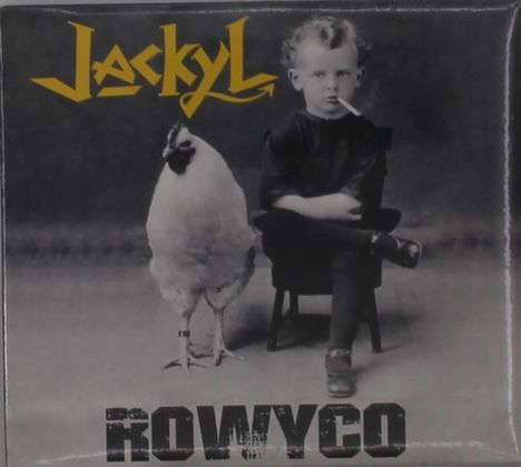Text: "Jackyl" in gelb und "ROWYCO" in schwarz. Ein Kind auf einem Stuhl neben einem Huhn, das Kind raucht.