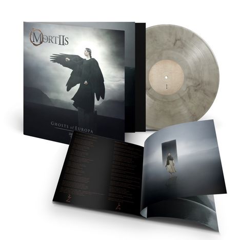 "MORTIIS", "GHOSTS OF EUROPA". Cover zeigt eine dunkle Gestalt mit Flügeln vor nebliger Landschaft. Beilage und Vinyl sichtbar.