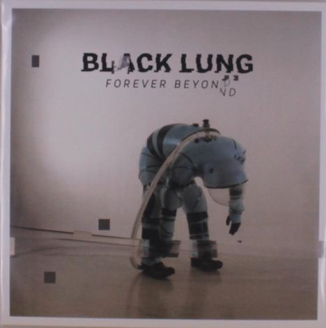 "BLACK LUNG FOREVER BEYOND" steht oben. Darunter ein Mensch in einem blauen Anzug, mit Schläuchen gebeugt stehend.