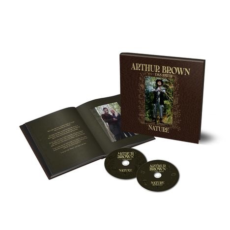"ARTHUR BROWN with DAVE SMITH, NATURE" steht auf einem Buch und zwei CDs, das Buch ist geöffnet mit Bildern und Texten.