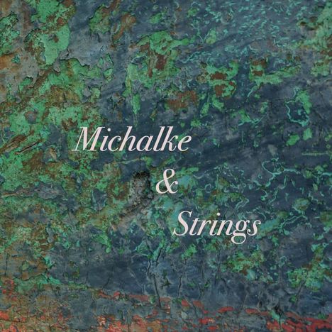 Text: "Michalke & Strings". Bunt verwitterte, abstrakte Textur mit Grün- und Blautönen.
