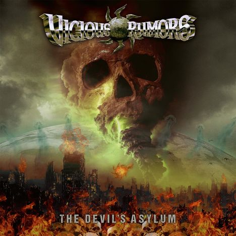 "VICIOUS RUMORS" oben, "THE DEVIL'S ASYLUM" unten. Ein großer Totenkopf und Flammen über einer zerstörten Stadt.