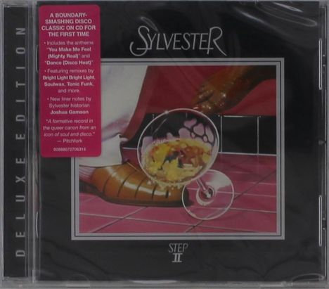 Text: "A BOUNDARY-SMASHING DISCO CLASSIC...". Cover zeigt Cocktailglas auf pinkem Boden, Fuß in elegantem Schuh.