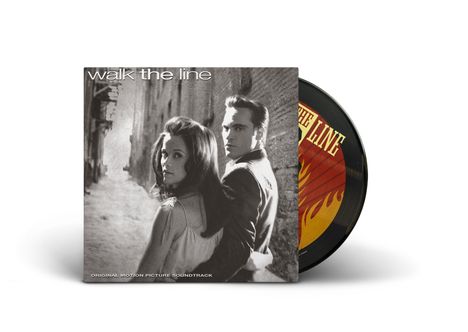 "walk the line" und "ORIGINAL MOTION PICTURE SOUNDTRACK" auf einem Cover. Schwarz-weißes Paar in einer Gasse.