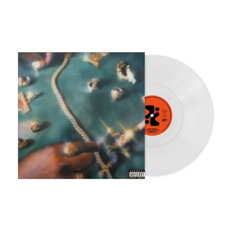 Ein Albumcover mit verschwommenen Schmuckstücken und einer Hand, darauf ein „Parental Advisory“-Hinweis. Eine weiße Schallplatte.
