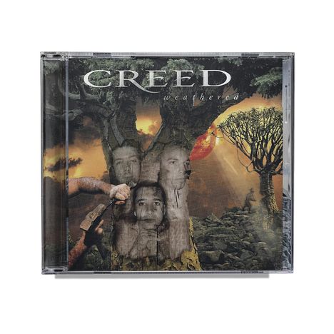 "Creed weathered". Illustration von Gesichtern in Baumstämmen, Hand meißelt, surrealer Hintergrund mit Bäumen und Sonnenuntergang.