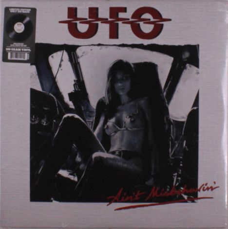 "UFO" oben in großen roten Buchstaben, "Ain't Misbehavin'" unten handschriftlich. Eine Frau in einem Cockpit.