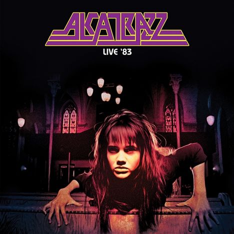 "ALCATRAZZ LIVE '83" in gelber Schrift. Eine Frau kriecht aus einer dunklen, sakralen Umgebung hervor.