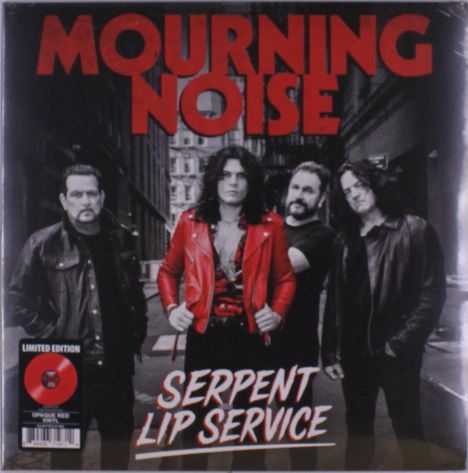 "MOURNING NOISE" und "SERPENT LIP SERVICE". Vier Männer in Lederjacken, einer trägt eine rote Jacke. Hintergrund: Stadtstraße.