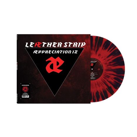 "LEÆTHER STRIP" und "ÆPPRECIATION IX" in Weiß auf schwarzem Dreieck. Darunter ein rotes Æ-Symbol auf Vinyl.