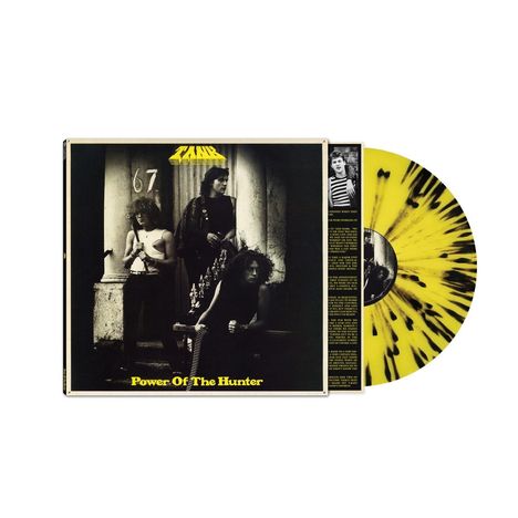 "Power Of The Hunter" in Gelb, ein s/w-Foto von drei Personen neben Säulen, schwarz-gelb gesprenkeltes Vinyl.