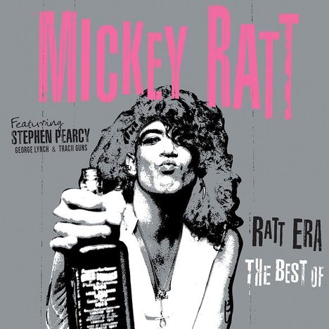 "Mickey Ratt" in pink, darunter "Featuring Stephen Pearcy", Mann mit lockigem Haar hält eine Flasche hoch, schwarz-weiß Stil.