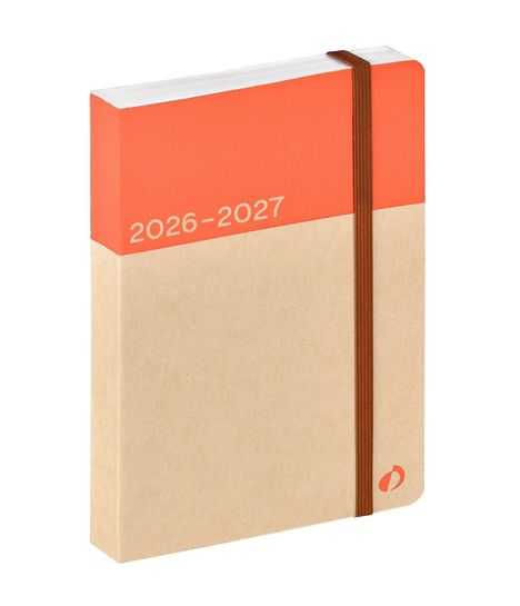 Text "2026–2027". Ein Notizbuch mit orangefarbenem Cover, beigefarbenem Rücken und braunem Gummiband. Unten ein rotes Logo.