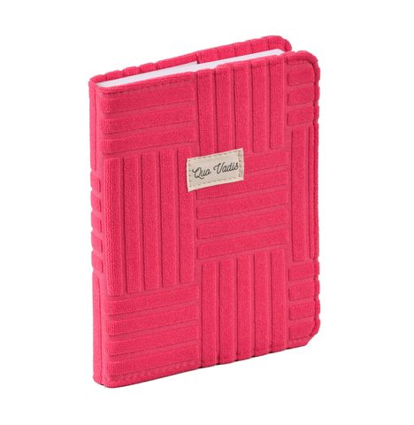 Auf einem rosa Notizbuch steht "Quo Vadis". Der Bezug hat ein strukturiertes Rastermuster.