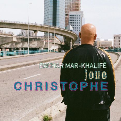Texte: "BACHAR MAR-KHALIFÉ joue CHRISTOPHE". Eine Person von hinten, mit Glatze, vor einer Stadtkulisse.