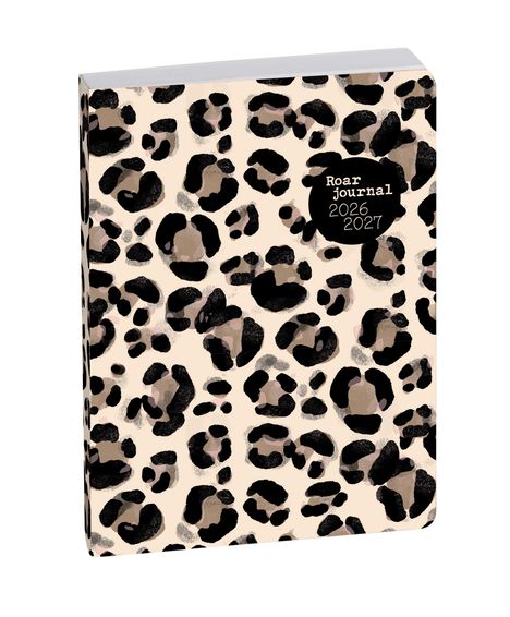 Text: "Roar journal 2026 2027."  
Tagebuch mit Leopardenmuster, schwarz-braune Flecken auf beigem Hintergrund.