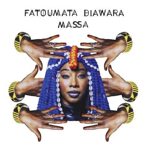 "FATOUMATA DIAWARA MASSA" steht oben. Eine Frau mit blauem Haar ist umgeben von Händen mit Schmuck und bunten Armbändern.