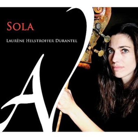 Text: "Sola" und "Laurène Helstroffer Durantel". Frau mit Kontrabass, dunkler Hintergrund, elegant gestaltet.