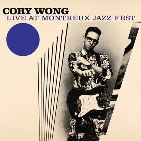 "CORY WONG LIVE AT MONTREUX JAZZ FEST" steht oben. Darunter ein Musiker mit Gitarre, schwarz-weiß; links ein blauer Kreis.