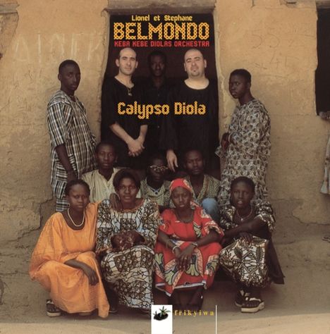 Lionel et Stephane Belmondo Keba Kebe Diolas Orchestra. Calypso Diola. Neun Personen in bunter afrikanischer Kleidung.