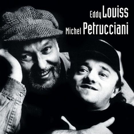 Text: "Eddy Louiss", "Michel Petrucciani". Schwarz-weiß Foto von zwei lachenden Männern, einer mit Mütze, eng aneinander.