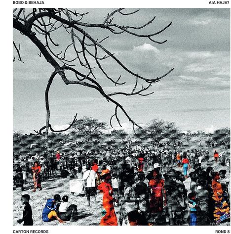 "BOBO & BEHAJA; AIA HAJA? CARTON RECORDS; ROND 8". Menschenmenge in Landschaft, Baum, bunte Kleidung.