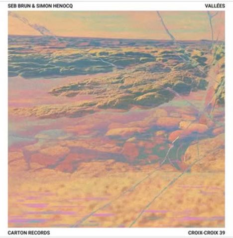 "SEB BRUN & SIMON HENOCQ VALLÉES CARTON RECORDS CROIX-CROIX 39." Traumhafte Landschaft mit abstrakten, pastellfarbenen Tönen.