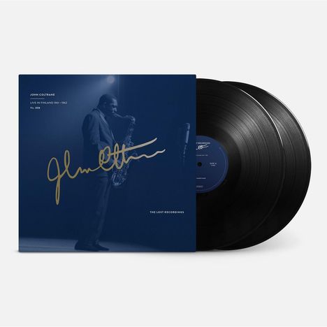 Text: "JOHN COLTRANE, LIVE IN FINLAND 1961-1962, No. 003, THE LOST RECORDINGS." Albumcover mit Saxophonspieler und Vinylplatten.