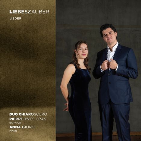 Text: "LIEBESZAUBER, LIEDER, DUO CHIAROSCURO, PIERRE-YVES CRAS, BARYTON, ANNA GIORGI, PIANO." Zwei elegant gekleidete Personen.