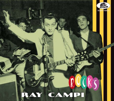 Texte: "RAY CAMPI ROCKS". Schwarz-weißes Konzertfoto, zwei Männer spielen Gitarre, einer hebt die Hand, Gelb-Schwarz-Streifen.