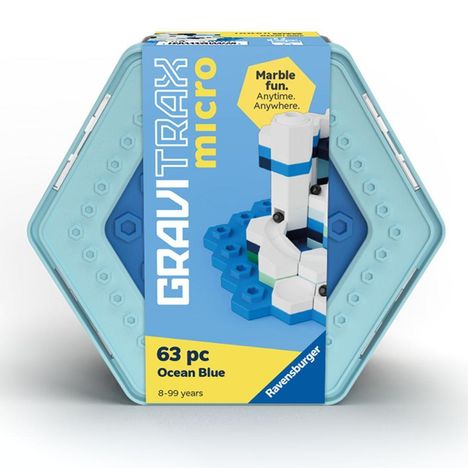 „GRAVITRAX micro“, „Marble fun. Anytime. Anywhere.“, „63 pc Ocean Blue“, „8-99 years“, blaues sechseckiges Verpackungsdesign.