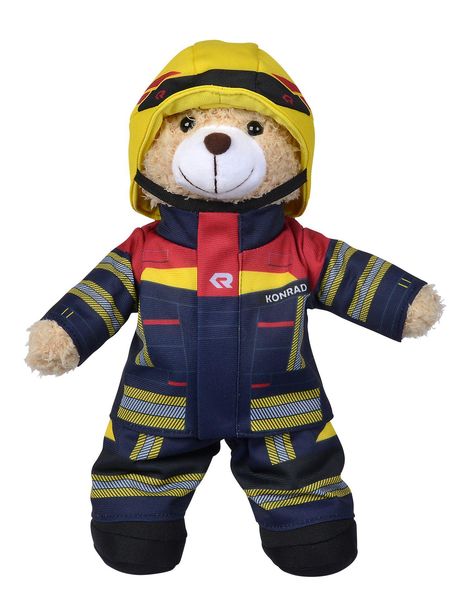 Der Text "KONRAD" ist auf einem Anzug. Ein Plüschteddybär trägt eine bunte Feuerwehruniform mit gelbem Helm.