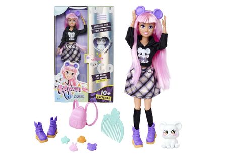 "Kawaii Hi Cora", "Style My Hair", "Pack My Bag". Puppe mit pinken Haaren, lila Schuhen, Accessoires und kleinem Stofftier.