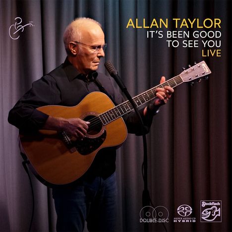 ALLAN TAYLOR IT'S BEEN GOOD TO SEE YOU LIVE. Mann spielt Gitarre, steht am Mikrofon vor einem Vorhang.
