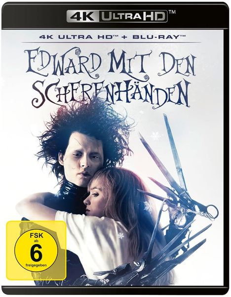 "FSK ab 6 freigegeben." "Edward mit den Scherenhänden." Ein Mann mit Scherenhänden umarmt eine Frau.