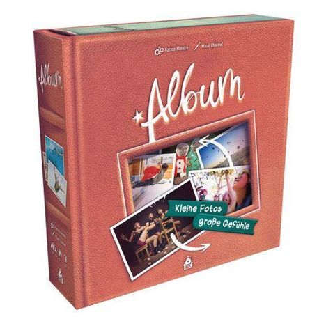 "Album", "Kleine Fotos große Gefühle". Spielschachtel mit Fotos und Pfeilen auf orangefarbenem Hintergrund.