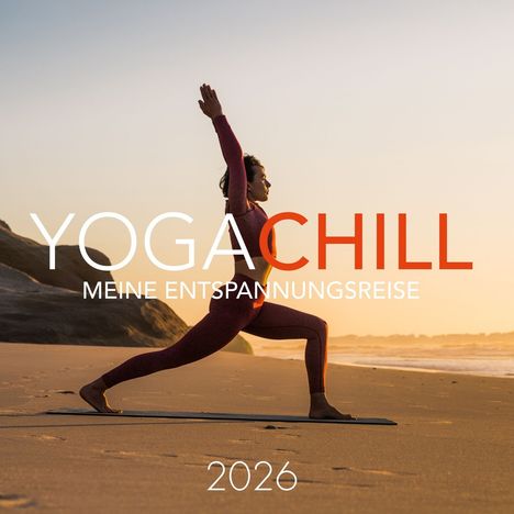 „YOGACHILL: MEINE ENTSPANNUNGSREISE 2026“. Eine Person macht Yoga am Strand bei Sonnenuntergang.