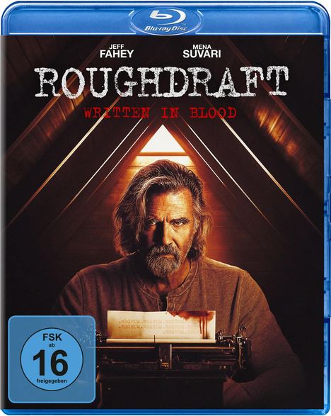 „ROUGH DRAFT“, „WRITTEN IN BLOOD“. Ein Mann mit Bart und grauem Haar sitzt vor einer Schreibmaschine. FSK 16 Logo.