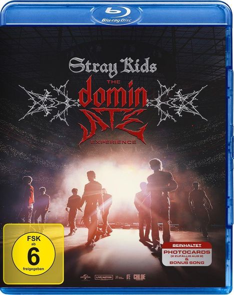 Stray Kids The Dominate Experience. FSK ab 6. Enthält Photocards & Bonus Song. Silhouetten vor einer großen Bühne.