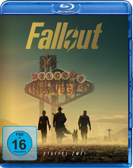 "Fallout" ist groß geschrieben. Darunter ein "Welcome"-Neonschild. Drei Personen und ein Hund in einer Wüstenlandschaft.