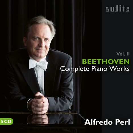 "Vol. II BEETHOVEN Complete Piano Works Alfredo Perl audite" Ein Mann im Frack lehnt an einem Klavier.