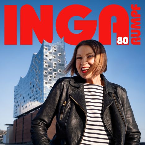 Text: "INGA RUMPF 80" in Rot. Frau im Vordergrund mit Streifenhemd, im Hintergrund modernes Gebäude. Fröhliches Lächeln.