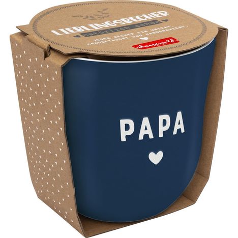 „Papa“ und ein Herz auf einer dunkelblauen Tasse, verpackt in einem Karton mit der Aufschrift „Lieblingsbecher“.