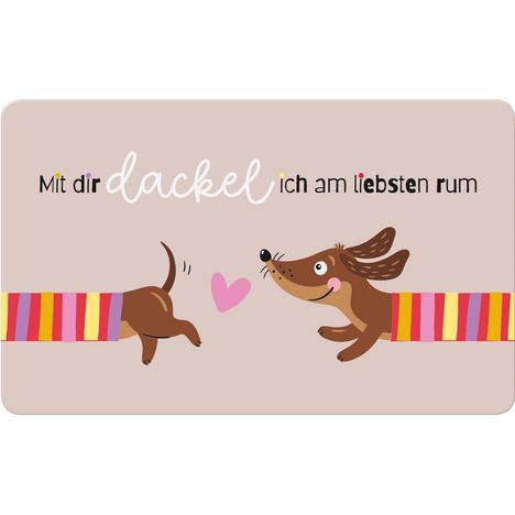 „Mit dir dackel ich am liebsten rum.“ Zwei Dackel mit bunten Pullovern, ein Herz in der Mitte. Illustration.