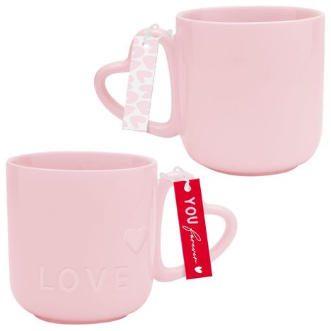 Zwei rosa Tassen; Text "LOVE" und "YOU forever". Ein Herz ist auf jeder Tasse, deren Griffe herzförmig sind.
