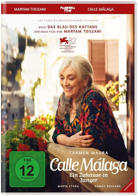 Texte: "Das Blau des Kaftans", "Maryam Touzani", "Calle Málaga", "Ein Zuhause in Tanger". 

Eine ältere Frau lächelt auf einem Balkon voller Blumen.