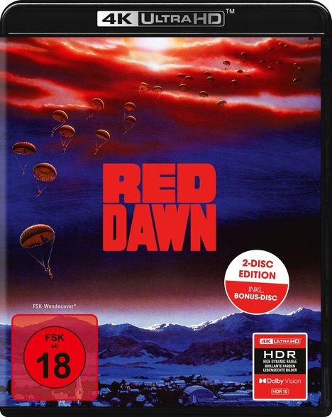 „RED DAWN“, 4K Ultra HD. FSK 18. Landschaft mit Fallschirmspringern vor rotem Himmel.