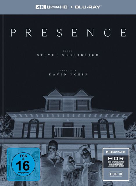 Der Text lautet: "PRESENCE", "Regie Steven Soderbergh", "Drehbuch David Koepp". Unter einem Haus mit Personen davor. FSK 16.