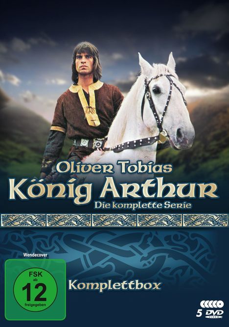 „Oliver Tobias, König Arthur, Die komplette Serie, Komplettbox.“ Ein Mann in mittelalterlicher Kleidung mit weißem Pferd.