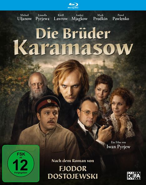 "Die Brüder Karamasow" steht groß in der Mitte. Darunter "Nach dem Roman von Fjodor Dostojewski". Mehrere Personen sind abgebildet.